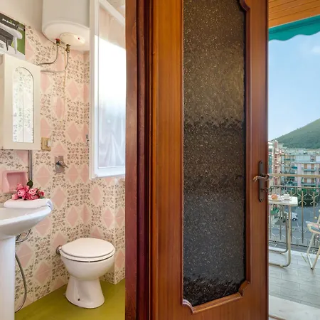 Apartman Il Rifugio - Town Center Apartment With Balcony - Happy Rentals